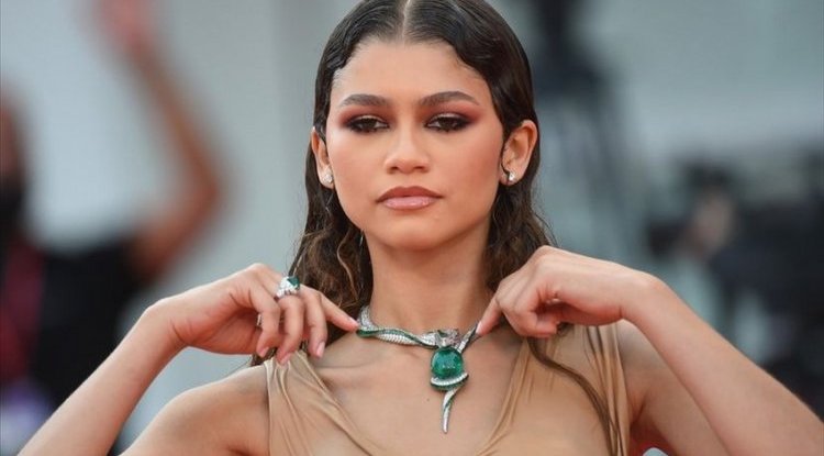 Zendaya wore one of the most valuable pieces of Bvlgari jewelry in history: The necklace was made in 1,800 hours!