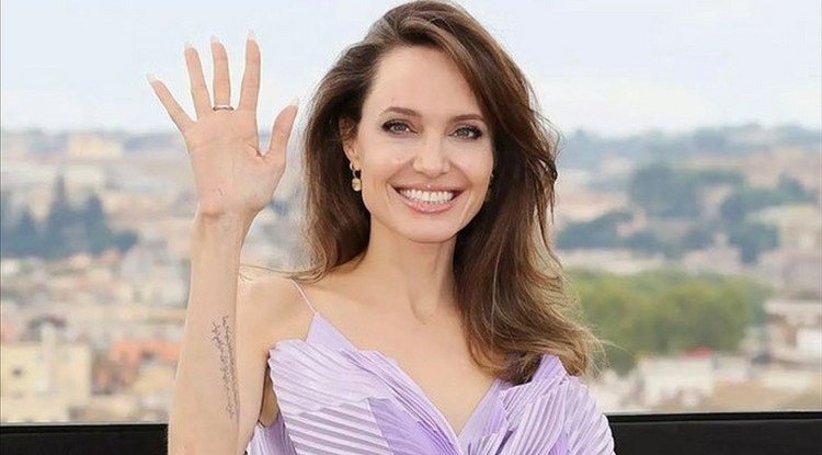 Angelina Jolie shared pictures of daughters Zahara and Shiloh on Instagram