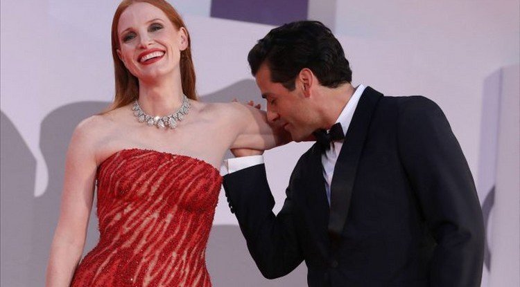 Jessica Chastain spoke about the touches of the famous charmer that the world has been buzzing about: "He wanted to kiss me on the elbow"