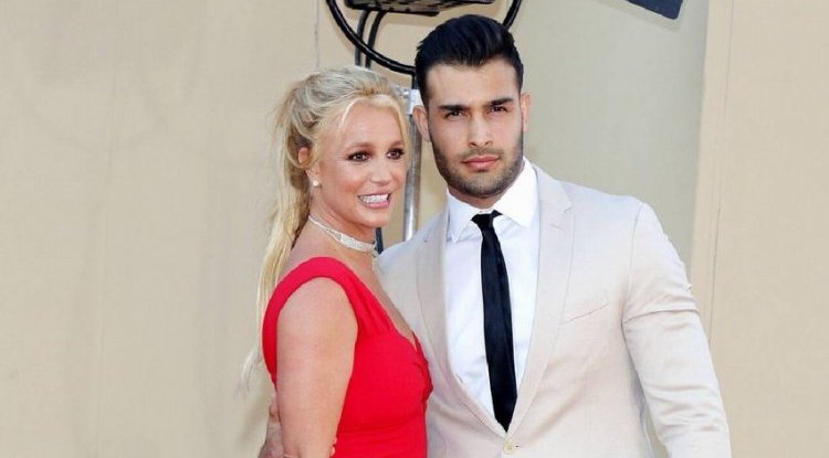 BRITNEY GOT ENGAGED: Fans in fear, will her boyfriend finally show his REAL FACE?