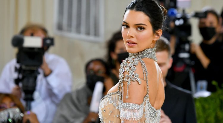 Kendall Jenner appeared in a jaw-dropping see-though dress at the 2021 ...