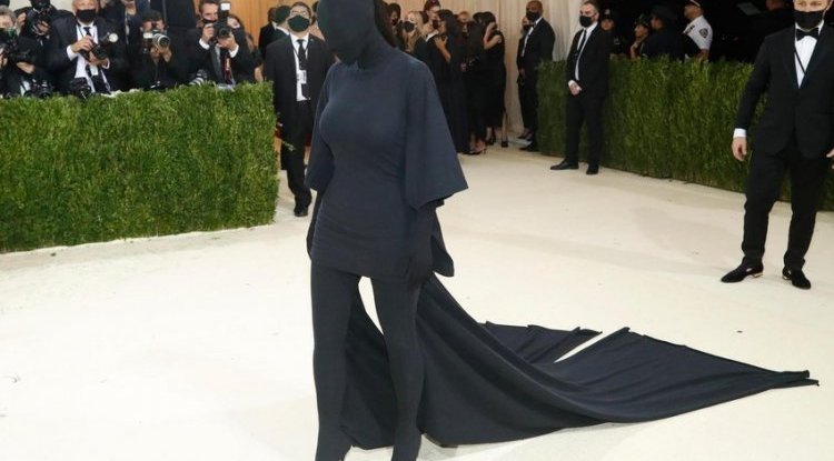 Kim Kardashian's faceless outfit ignited social media: She became a hilarious meme