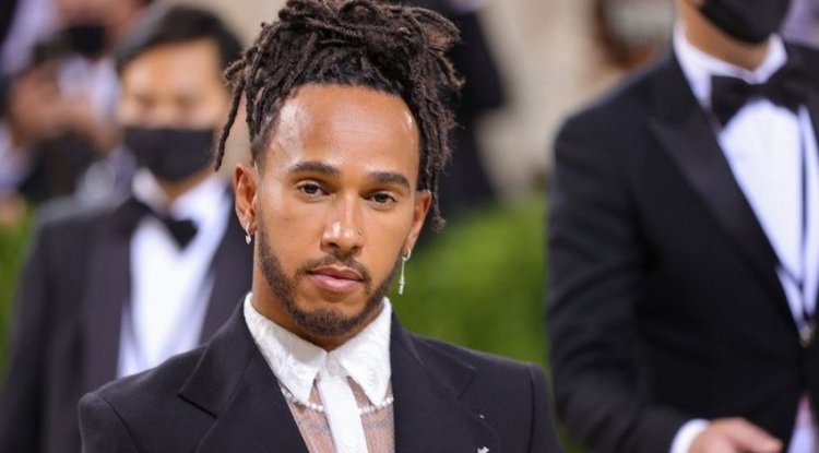 Lewis Hamilton, famous Formula 1 driver, seen bringing a mysterious woman to his hotel - after partying with another