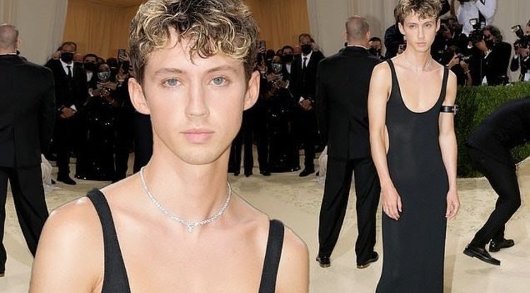 It is clear why no one can stop talking about Troye Sivan's  return to New York, he appeared in a dress!