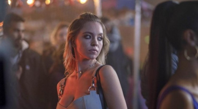 Sydney Sweeney, 'The Handmaid's Tale' star, completely naked in new erotic thriller "The Voyeurs"