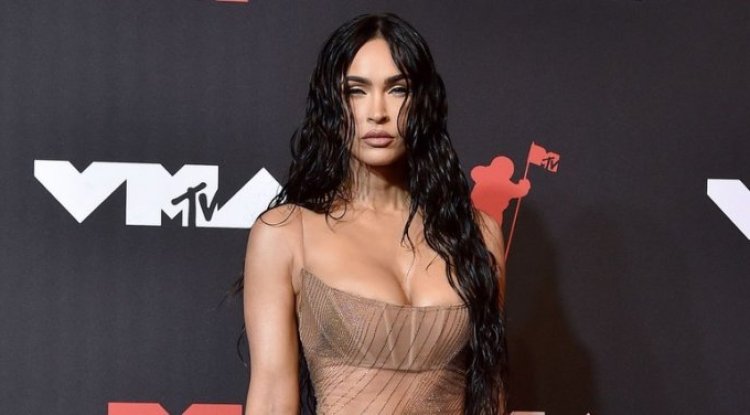 Megan Fox's viral naked dress at VMAs  was her boyfriend's idea: "Whatever you say, Daddy"
