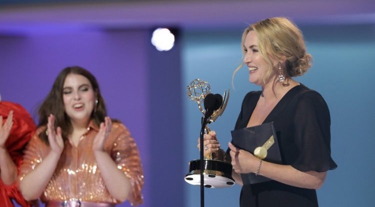 She herself did not expect what the last ticklish scenes would bring her, at the age of 47 Kate Wisnlet raised dust like never before!