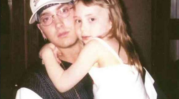 Eminem’s daughter Hailie was the star of his video, and this is what she looks like today: Do you feel old?