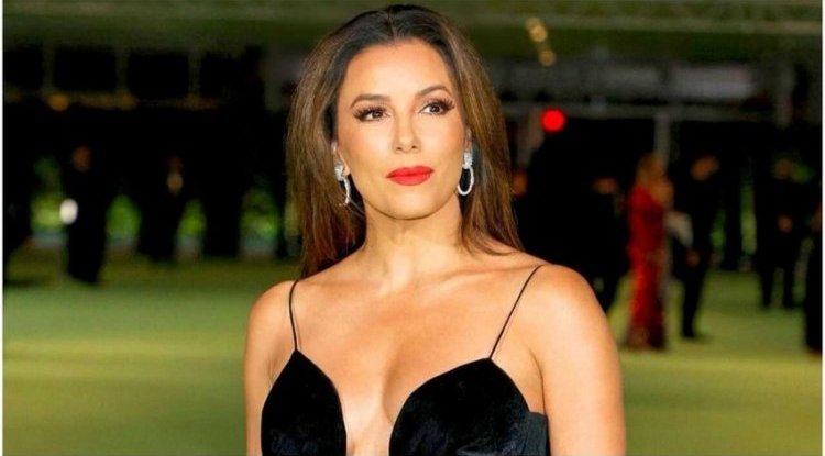 Eva Longoria is teaching us how to make deep cleavage not look vulgar