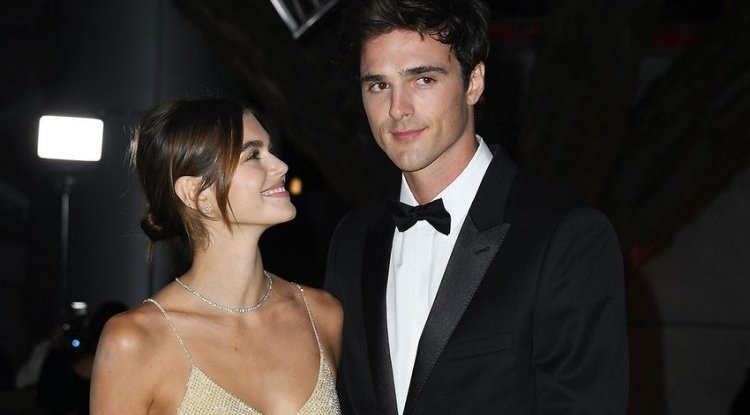 It was rumored that Kaia Gerber liked women, but she has been in love with a seducer for a year, whom she has only now officially shown to everyone
