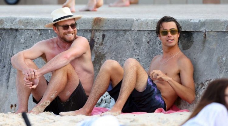 See what Simon Baker's son looks like, he completely overshadowed his father in the photos from the beach