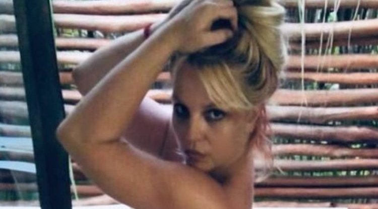 See how Britney Spears celebrated getting rid of the conservatorship, posing nude