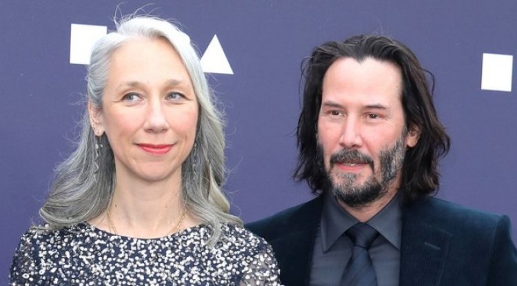 Keanu Reeves was single for 10 years, and then he choose her! Because of that choice, they attacked him and she suffered severe insults!