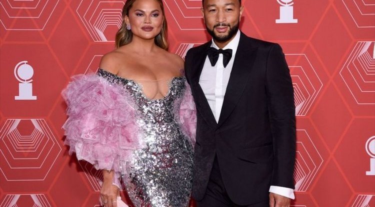 Chrissy Taigen enjoyed sunbathing, and the comments that followed were "brutal"