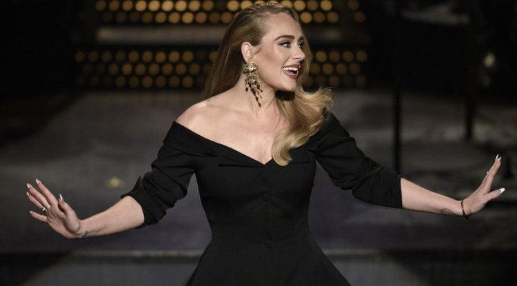 After six years of waiting, the date for Adele's new song has been released: it seems from the teaser that she will remain loyal to her recognizable expression