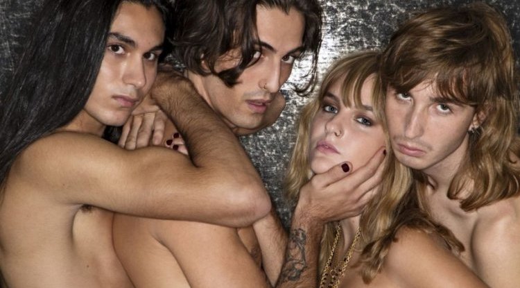 "THIS SHOULD BE ILLEGAL" Måneskin posed completely NAKED, covering intimate parts only with stars