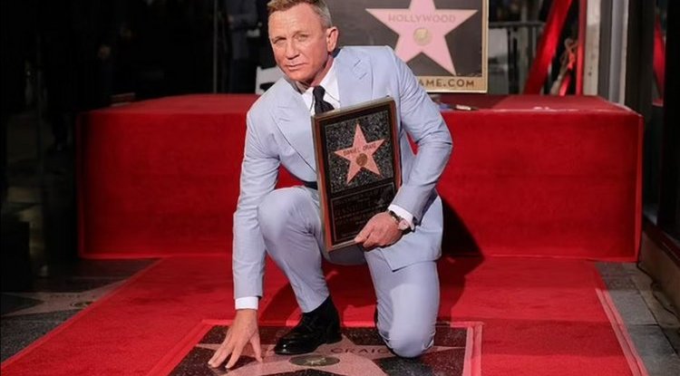 Daniel Craig received a star on the Hollywood Walk of Fame