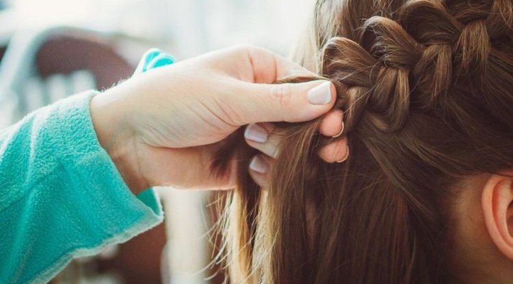 Fake fish bones: A hairstyle that hides a greasy root and delays washing hair for another day