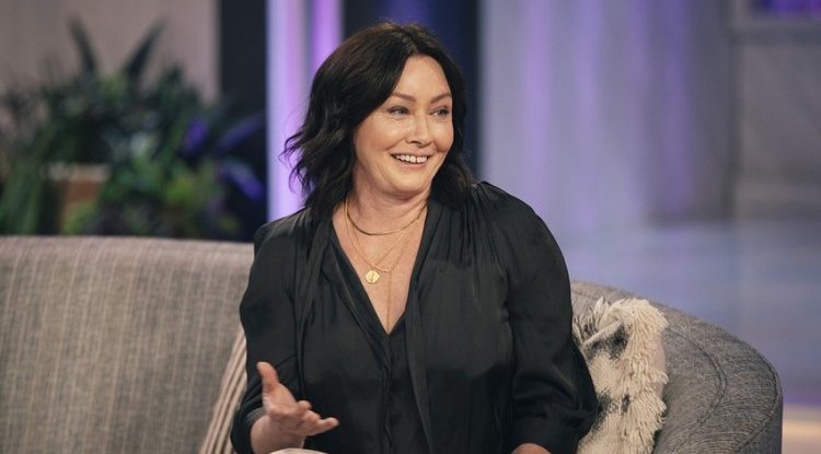Shannen Doherty posted photos of what she looks like after treatment