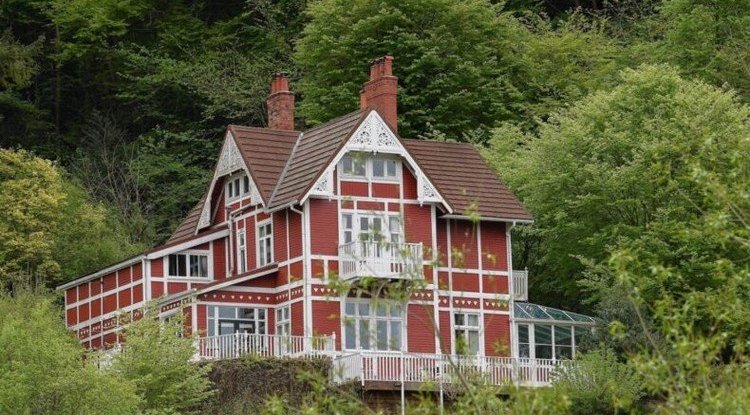 Did you know that you can stay in a house from the ‘Sex Education’ series?