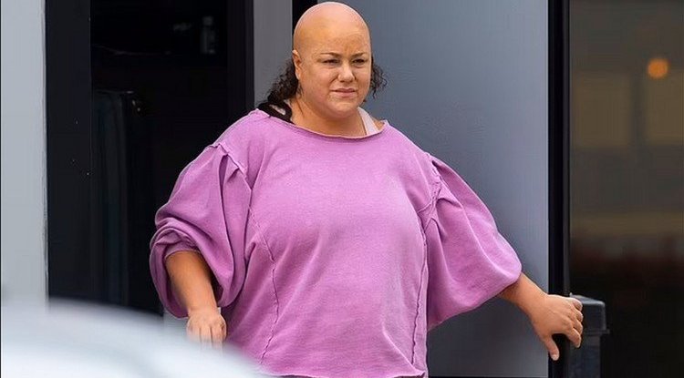 Everyone was worried about Katy Mixon  because of this photo, but an explanation quickly arrived about what was really going on