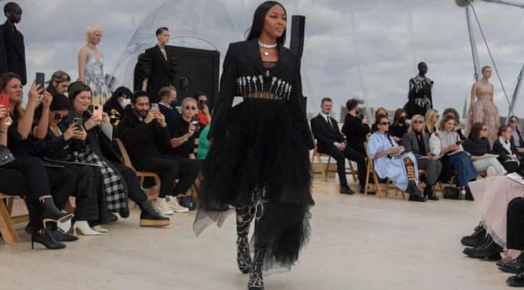 Naomi Campbell closed the Alexander McQueen fashion show