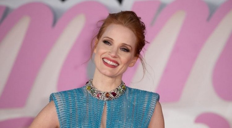 Jessica Chastain's cleavage turns heads at the red carpet in Rome