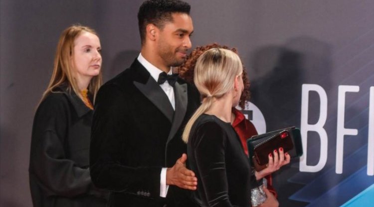 'What does he see in her?' They made fun of Rege-Jean Page’s girlfriend because she doesn’t meet Hollywood beauty standards