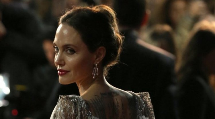 A close source revealed juicy details about Angelina after Brad's divorce: 'Make up for lost time!'