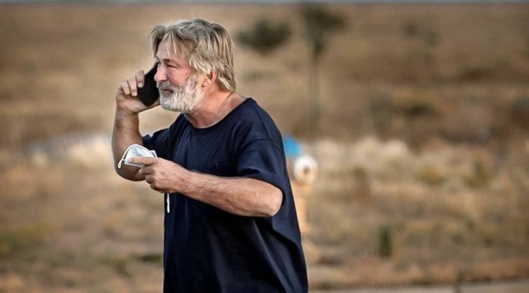 Photos of the broken Alec Baldwin leaked after he realized what he had done, he was talking on the phone in tears!