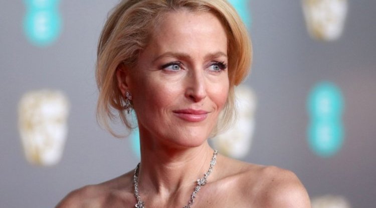 Gillian Anderson shared a picture of unusually shaped pear and the Internet went crazy