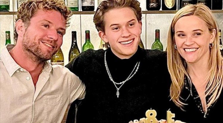 Ryan Phillippe's son looks exactly like him