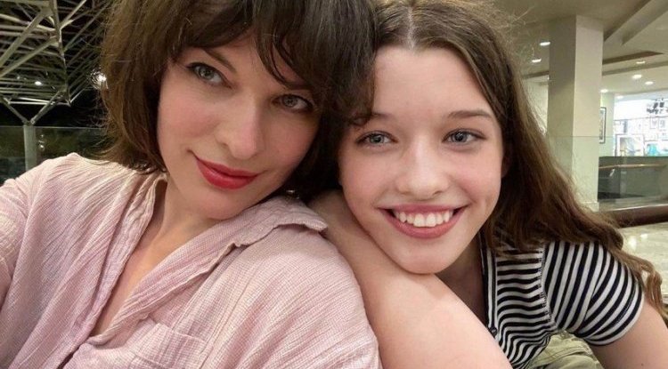 EVERYONE THINKS HER DAUGHTER IS A TWIN SISTER: Milla Jovovich's daughter looks the same as mom