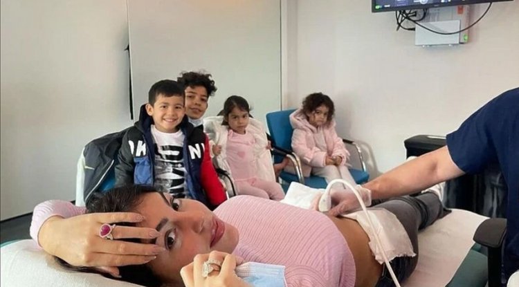 Georgina posted an ultrasound photo, Ronaldo's comment got more than 10,000 likes