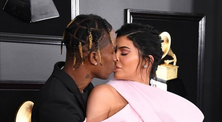 KYLIE JENNER SECRETY GOT MARRIED? Paparazzo photos raised dust among fans
