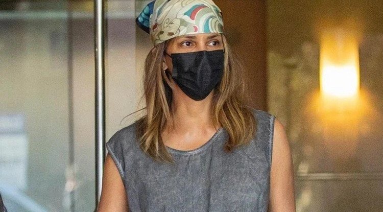 Halle Berry showed a face without a shred of makeup: When she took off her face mask, many were well surprised!
