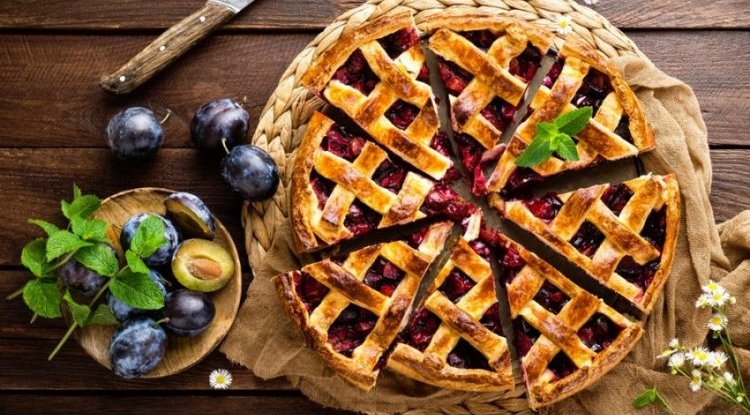Chocolate plum pie - Impress your family and guests with easy and delicious treat