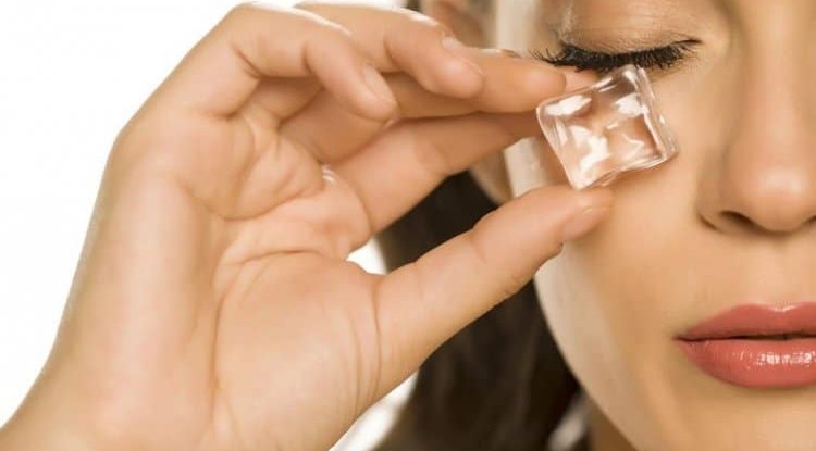 Face Icing: Miraculous face massage you can do at home