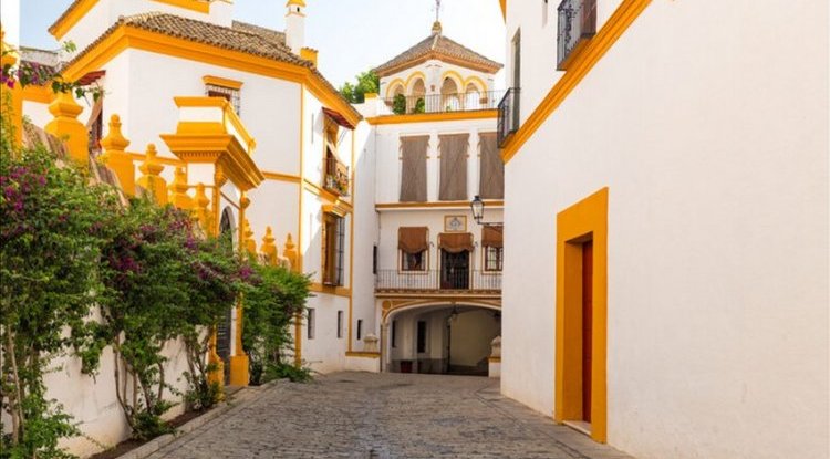 5 alternative Spanish cities for a peaceful holiday