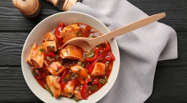 Chicken in red sauce