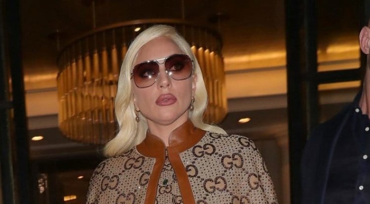 Lady Gaga arrived at the premiere wrapped in a Gucci cloak