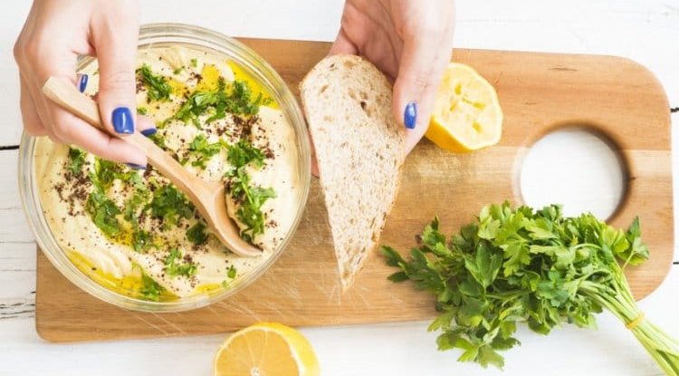 Reasons why you should include hummus in your diet
