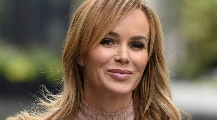 Amanda Holden posted almost nude photos!