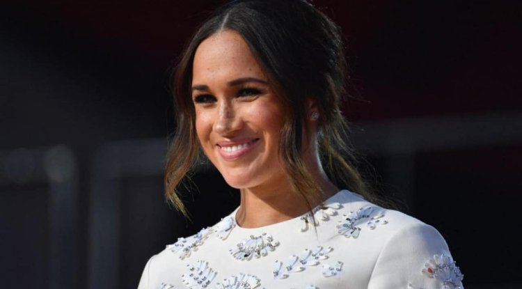 Meghan Markle's dad says she made a complete fool of herself!