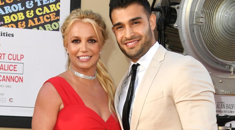Britney Spears humbles her boyfriend
