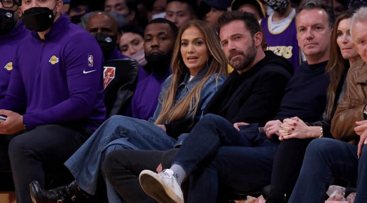 Ben Affleck did not take his hands off JLo