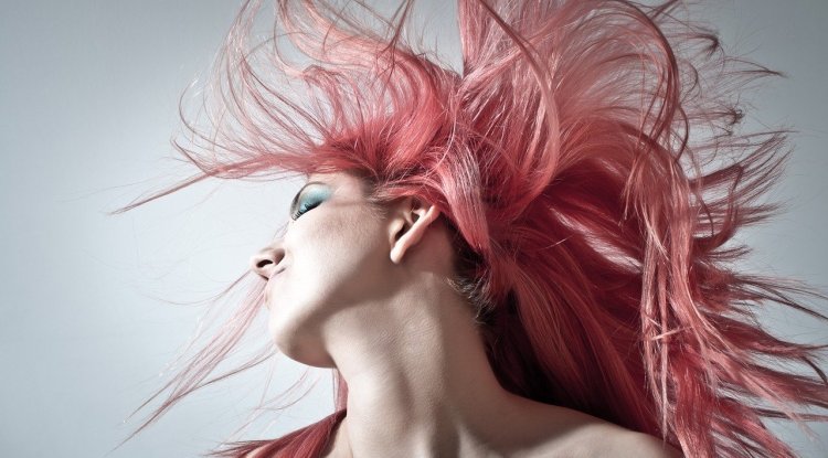 How to deal with frizzy hair after wearing a cap