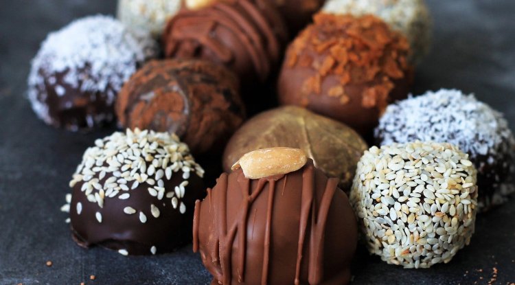 Four ingredients Kinder Bueno Truffles!