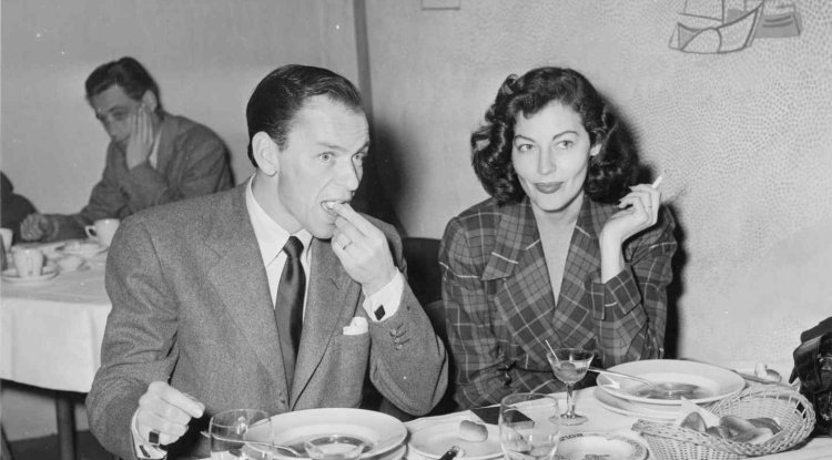 Amazing bronze statue of Frank Sinatra!