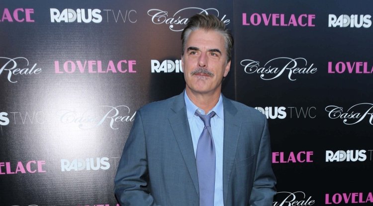 Chris Noth's wife took off the wedding ring